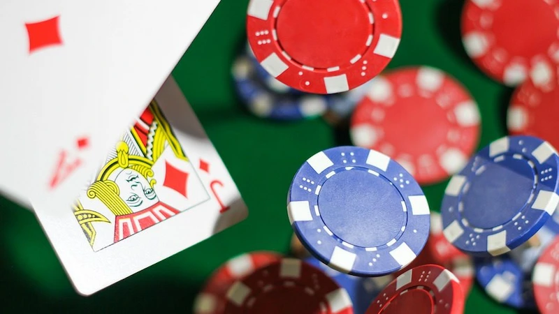 Nhưng Trước Tiên - Tại Sao Mọi Người Chơi Poker Trực Tuyến? 